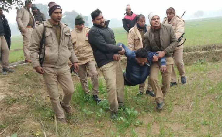 उप्र / कौशांबी में बमबाजी कर कैश वैन लूटने की कोशिश, पुलिस मुठभेड़ में एक बदमाश घायल |