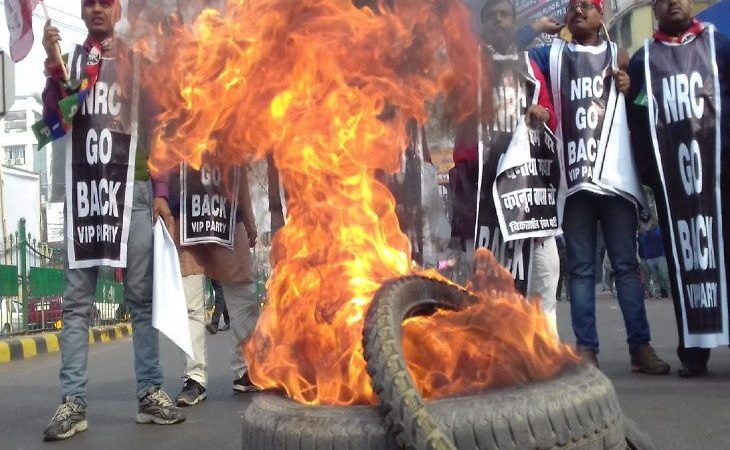 बिहार बंद / सड़क पर उतरे राजद कार्यकर्ताओं ने की आगजनी, नहीं चल रही बसें; ऑटो के सीसे तोड़े |