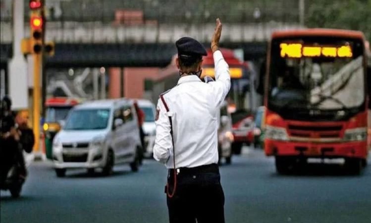 दिल्ली जाना हुआ मुश्किल, नोएडा आना थोड़ा आसान, हिंसक प्रदर्शन के बाद से कई रास्ते बंद