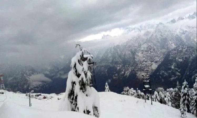 जम्मू-कश्मीर और लद्दाख में आज भारी बारिश-बर्फबारी की चेतावनी, ऑरेंज अलर्ट जारी|