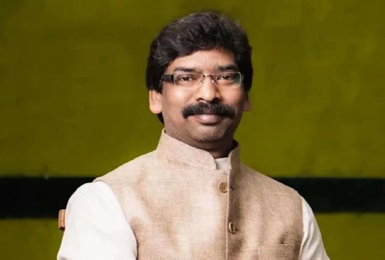 हेमंत सोरेन ने कहा- मुझे फूलों के ‘बुके’ की जगह ज्ञान से भरे ‘बुक’ दें