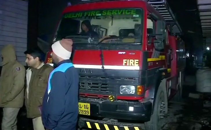दिल्ली / किराड़ी इलाके में देर रात कपड़ा गोदाम में आग, 3 बच्चों समेत 9 लोगों की मौत |