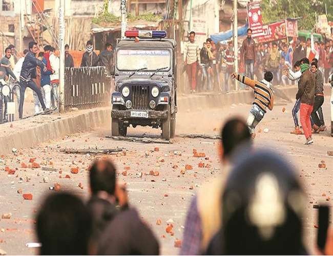 CAA Protest in UP : जुमे की नमाज को लेकर UP में अलर्ट, आधा दर्जन शहरों में कल तक मोबाइल इंटरनेट बंद |