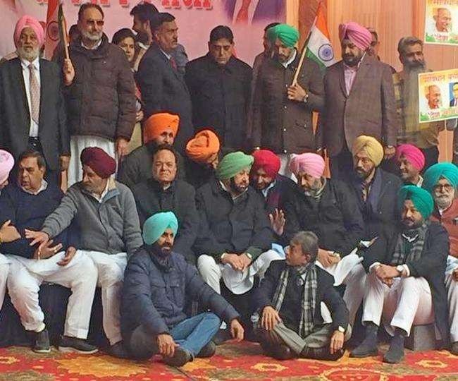 Citizenship Amendment Act के विरोध पंजाब कांग्रेस ने लुधियाना में पैदल मार्च निकाला, कैप्टन समेत कई नेता पहुंचे