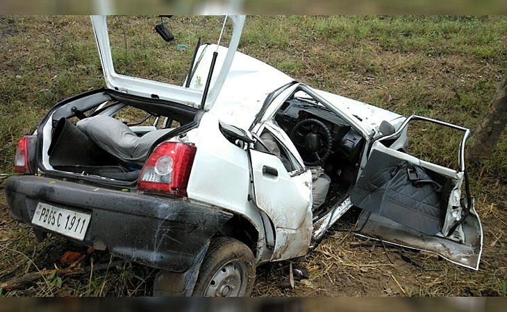 पंजाब / पेड़ से टकराई कार, हादसे में 2 महिलाओं की मौत-दो गंभीर जख्मी |