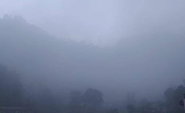 उत्तराखंड: पहाड़ी इलाकों में खिली धूप, मैदानों में बादलों का पहरा