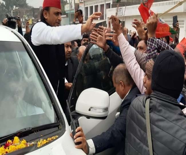 पूर्व सांसद हरगोविंद वर्मा की पूण्य तिथि में शामिल होने पहुंचे अखिलेश यादव, कार्यकर्ताओं में उत्साह