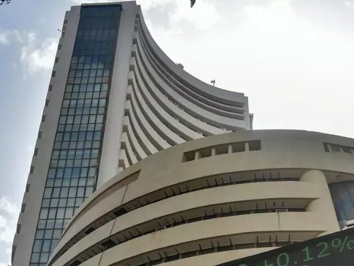 सेंसेक्स 42273 के रिकॉर्ड स्तर पर पहुंचकर फिसला, निफ्टी भी पूरी बढ़त गंवाकर गिरावट में आया