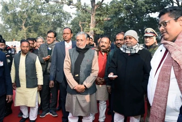 नीतीश ने नए साल पर सुनाया किस्सा- सीएम हाउस में भूत छोड़कर गए थे लालू, दो फीट मिट्टी भी ले गए थे |