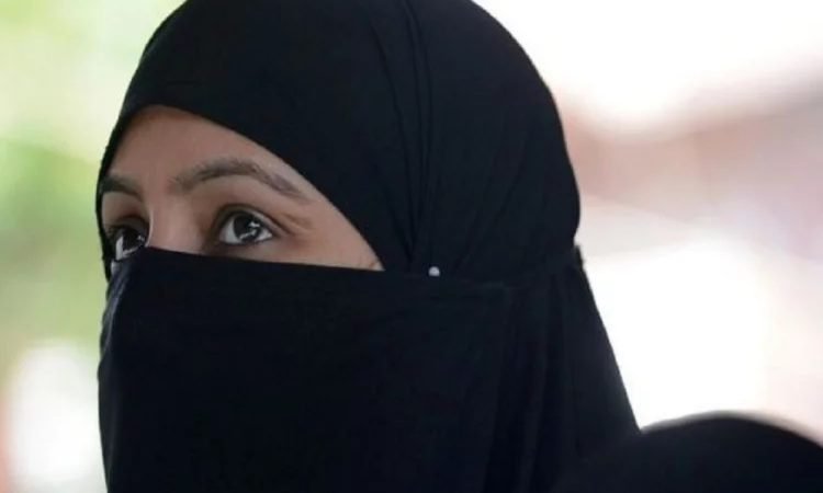 साली से शादी के लिए अड़ा तीन बच्चों का बाप, पत्नी ने रोका तो बोला- तलाक, तलाक, तलाक