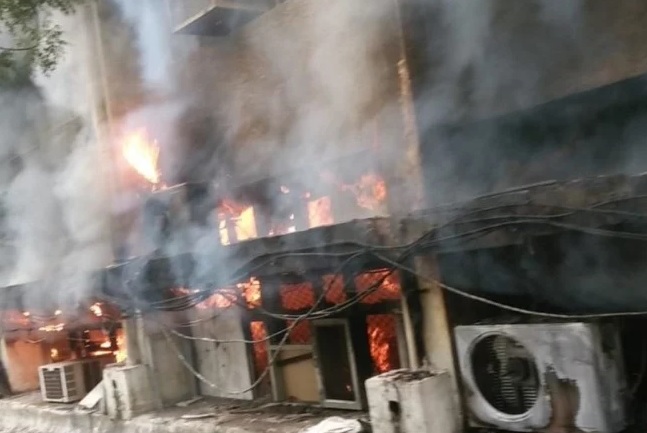 दिल्ली परिवहन विभाग कार्यालय में लगी आग पर विपक्ष का हमला- हार देख घोटालों के निशान मिटवा रही सरकार
