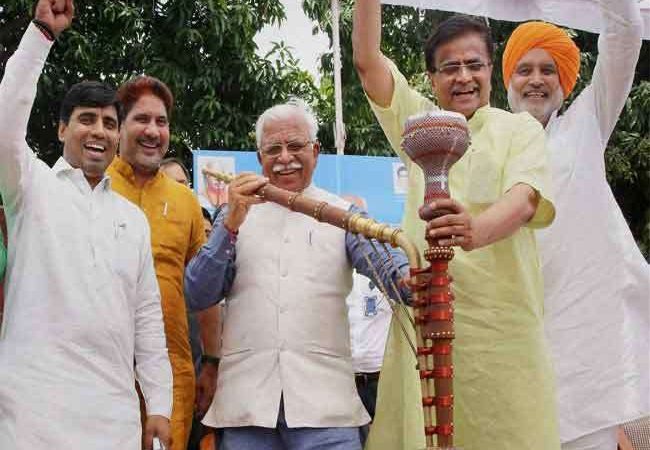 दिल्ली विधानसभा चुनाव : में 17 सीटों पर हरियाणा किलेबंदी, मनोहर सहित BJP नेताओं का डेरा