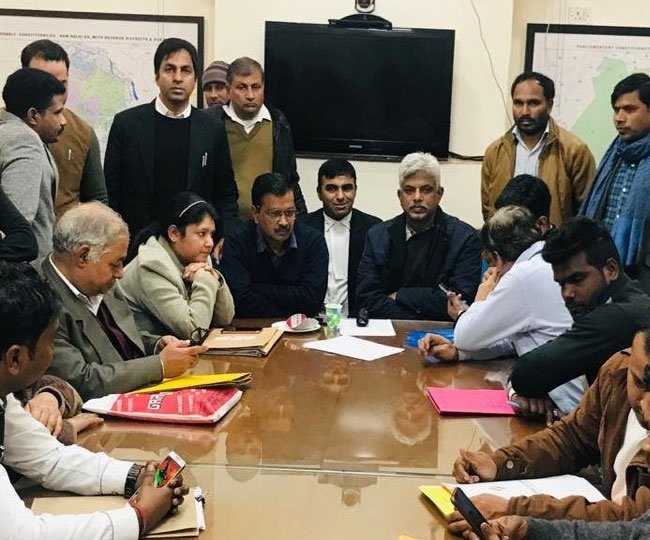 5 घंटे से नामांकन के लिए बारी का इंतजार कर रहे हैं सीएम केजरीवाल