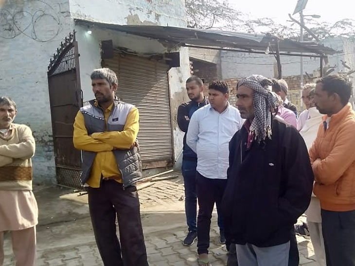 क्राइम / दुकान पर आए युवकों ने दुकानदार को मारी तीन गोलियां, पीजीआई ले जाते वक्त मौत |