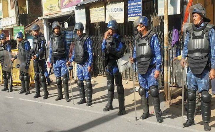 लाेहरदगा में 26 की सुबह छह बजे तक कर्फ्यू, विरोध में गुमला बंद; पुलिस तैनात