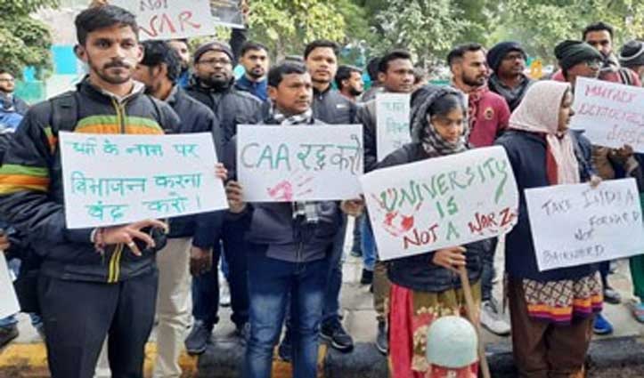 पुलिस के सामने JNU छात्रों की नहीं चली, बस से हुआ ‘पैदल मार्च’