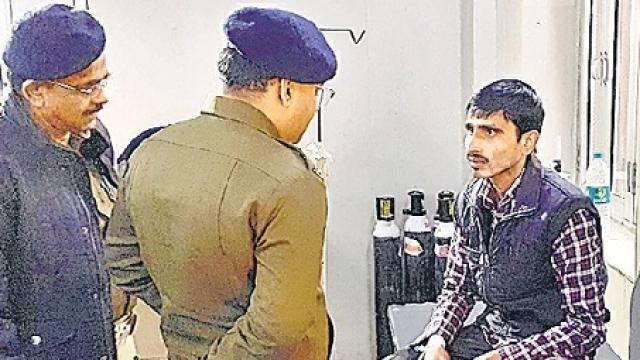 यूपी : मैनपुरी कोर्ट गोलीकांड में 10 पुलिसवाले सस्पेंड, 7 को भेजा जेल