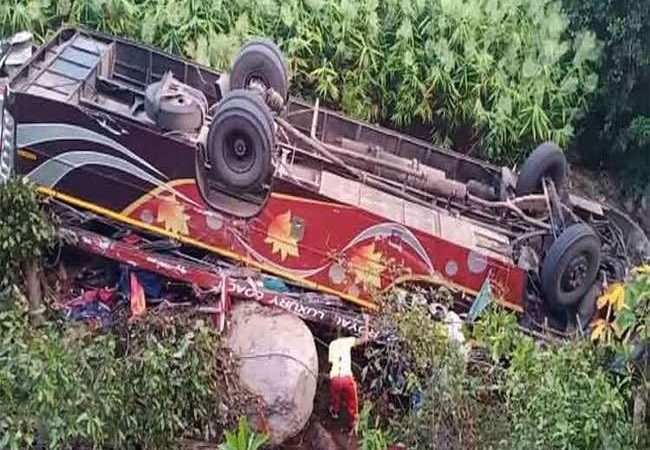 ओडिशा में दर्दनाक हादसा, पुल से नीचे गिरी बस; आठ की मौत 39 घायल
