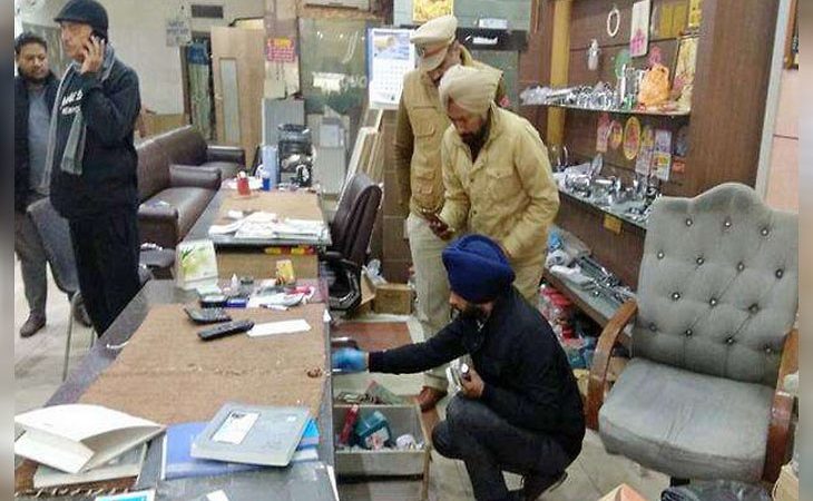 रात में चोरों ने 3 दुकानों के शटर तोड़े, लाखों रुपए की नकदी और सामान चुराया