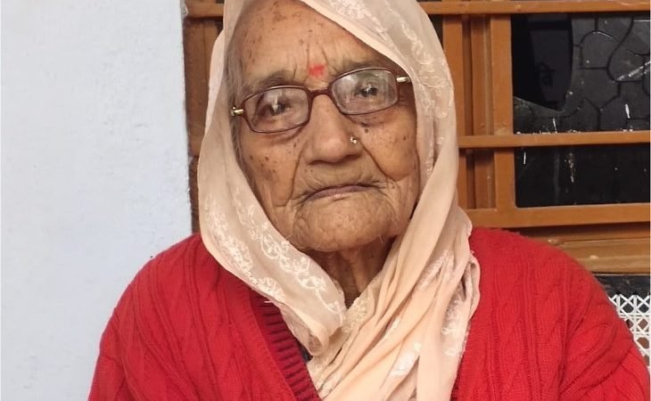 97 साल की विद्या देवी सबसे उम्रदराज सरपंच बनीं; सीकर में 21 साल की छात्रा सुचित्रा भी चुनाव जीतीं
