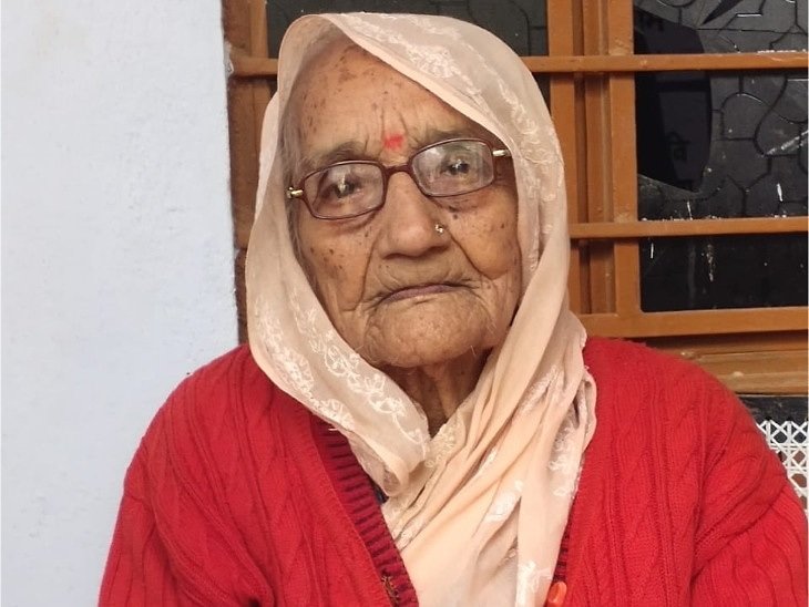 97 साल की विद्या देवी सबसे उम्रदराज सरपंच बनीं; सीकर में 21 साल की छात्रा सुचित्रा भी चुनाव जीतीं