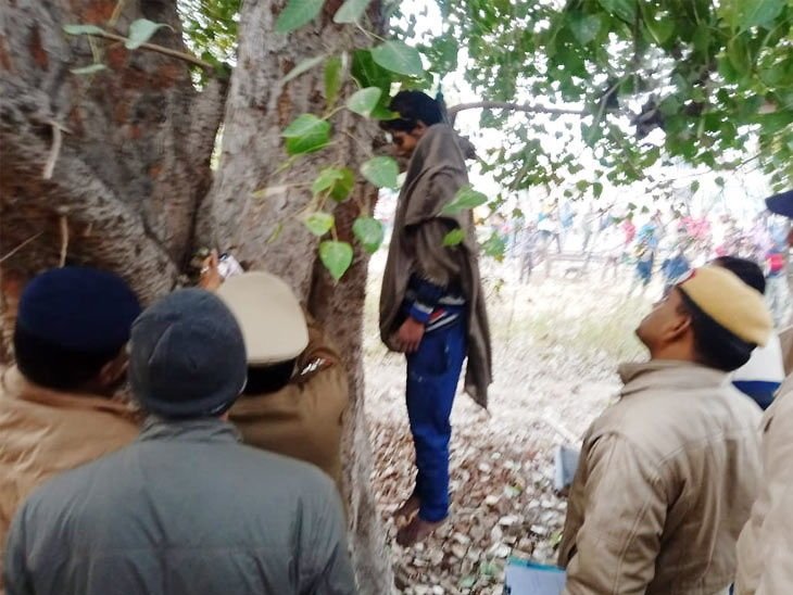 रेलवे स्टेशन के पास पीपल के पेड़ पर लटकी मिला शव, सुसाइड की आशंका