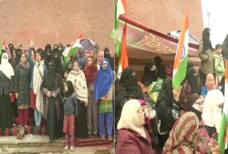 सीएए के खिलाफ लखनऊ में भी ‘शाहीन बाग’, बच्चों संग प्रदर्शन कर रही महिलाएं
