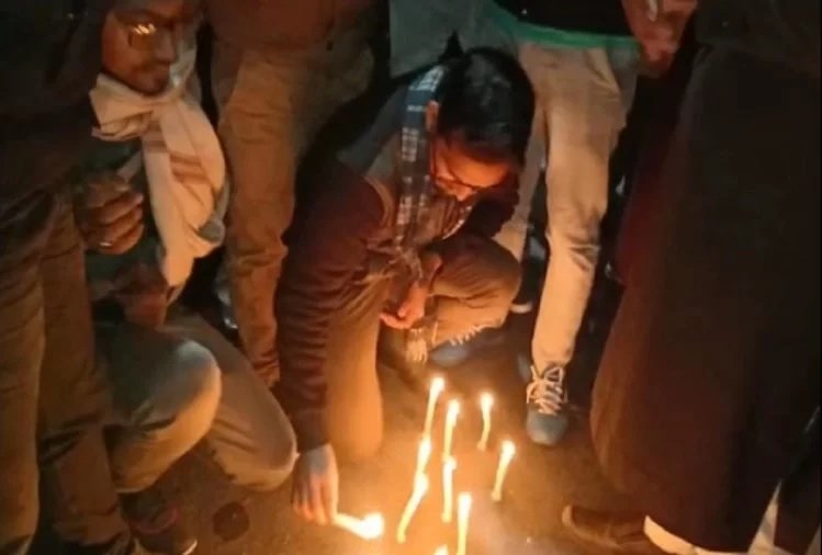 जेएनयू हिंसा को लेकर एएमयू में कैंडल मार्च, छात्रों को समर्थन का एलान, आज तिरंगा मार्च |