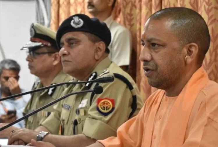लखनऊ-नोएडा में लागू होगी पुलिस कमिश्नर प्रणाली, मुंबई या गुड़गांव मॉडल पर फैसला आज