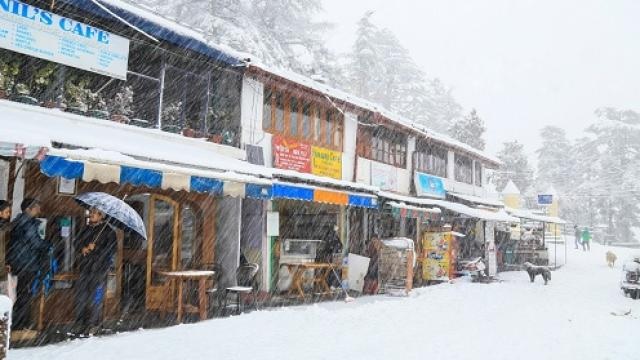 Uttarakhand Weather : पहाड़ी इलाकों में भारी बारिश और बर्फबारी की चेतावनी