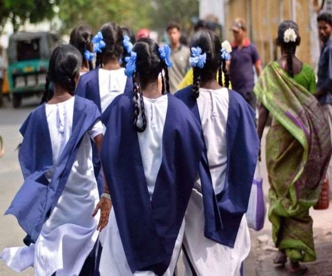 बंगाल सरकार- कार पूलिंग कर या बस से ही स्कूल जाएं छात्र