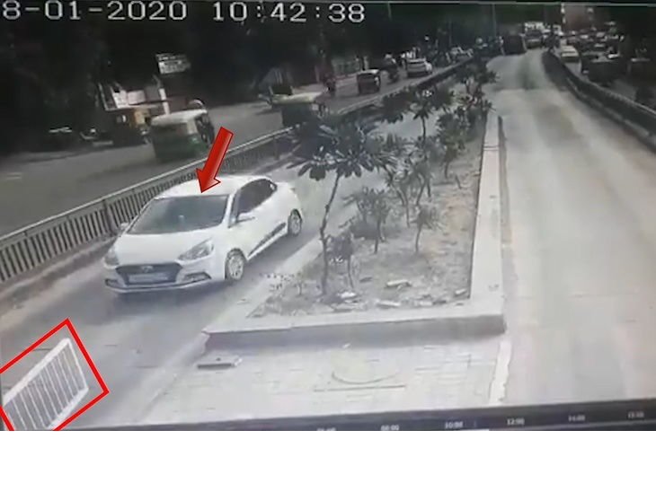 बीआरटीएस कॉरिडोर में रांग साइड से कार घुसी, स्विंग गेट से टकराई, डेढ़ लाख रुपए वसूले जाएंगे