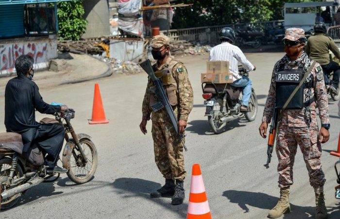 पाकिस्तान ने कोविड -19 के प्रकोप का इस्तेमाल करके कश्मीर को फिर से लूट लिया