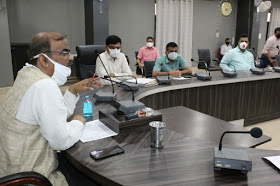 जिलाधिकारी नागेन्द्र प्रसाद सिंह की अध्यक्षता में एनएच, पूर्वांचल एक्सप्रेस-वे के प्रोजेक्ट मैनजरों के साथ बैठक सम्पन्न।