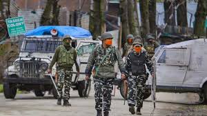 कश्मीर के कुलगाम में मुठभेड़ के बाद 3 आतंकवादी भाग निकले