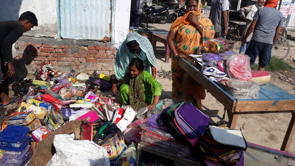 गोसाईगंज बाजार में शॉर्ट सर्किट से दुकान में लगी आग