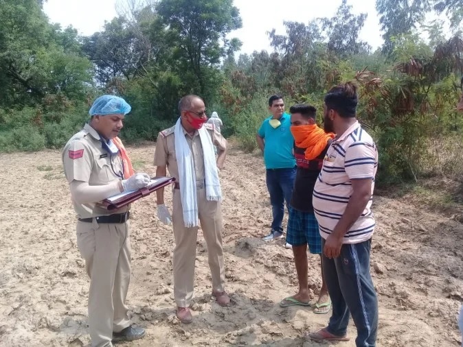 तालाब की पंचायती जमीन पर कब्जे को लेकर खूनी संघर्ष के बाद व्यक्ति की गोली मारकर हत्या