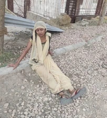 बहादुरगढ़ : इलाज के लिए भटकती महिला,सड़क पर हुआ गर्भपात