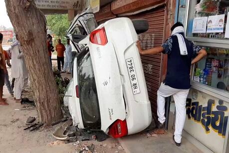 सिरसा: तेज रफ्तार कार पेड़ से टकराई, एक युवक की मौत