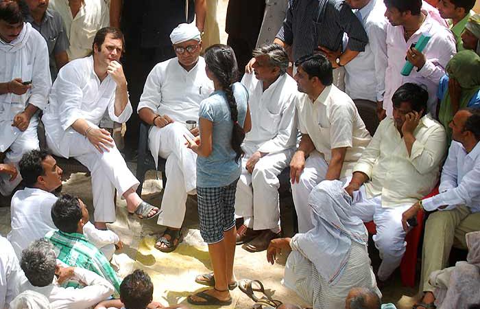 दुल्हेड़ा के किसानों से अध्यादेश को लेकर राहुल गांधी ने की बातचीत