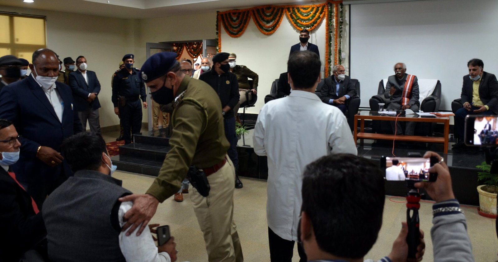जब नेता जी को महामहिम ने सिखाया प्रोटोकॉल