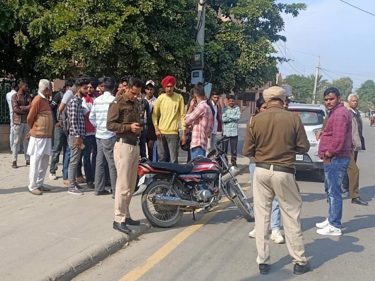 घरों के दरवाजे तोड़ अंदर घुसे सिपाही; महिलाओं-बच्चों से मारपीट के आरोप