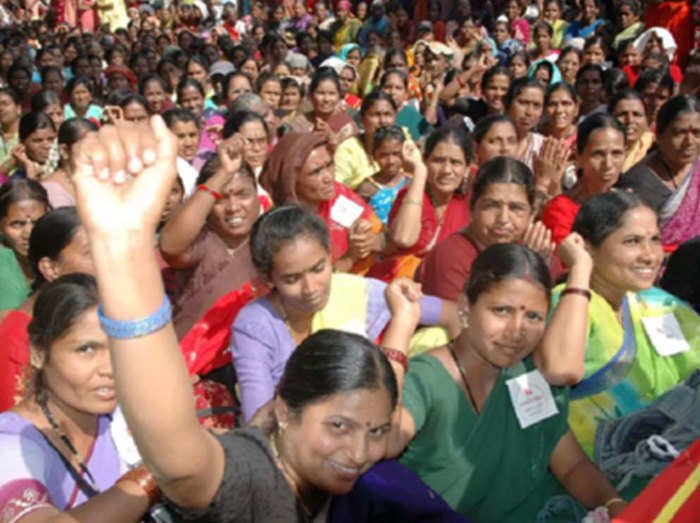 हड़ताल के चलते तीन आंगनबाड़ी  कार्यकर्ताओं को किया बर्खास्त