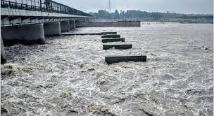 Yamuna Water Level: दिल्लीवासियों को एक बार फिर बाढ़ का खतरा –