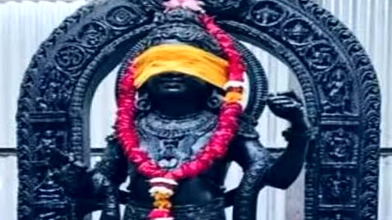 Ram Mandir:सामने आई रामलला के पूर्ण तस्वीर, भक्तों का मन मोह लेंगे प्रभु –