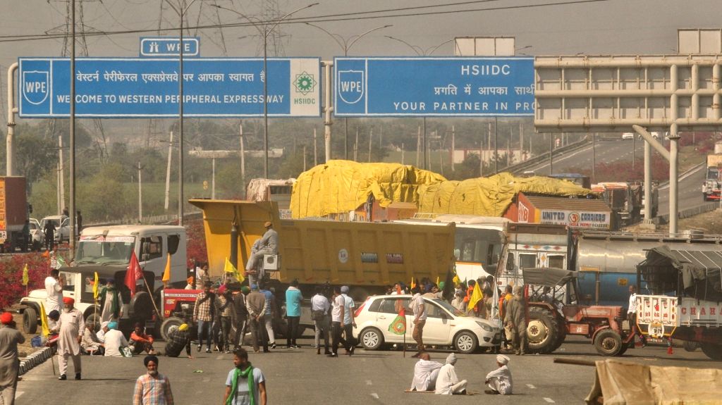 राहत: कुंडली बॉर्डर से हटाए जा रहे बैरिकेड्स, सरपट दौड़ेंगे वाहन,