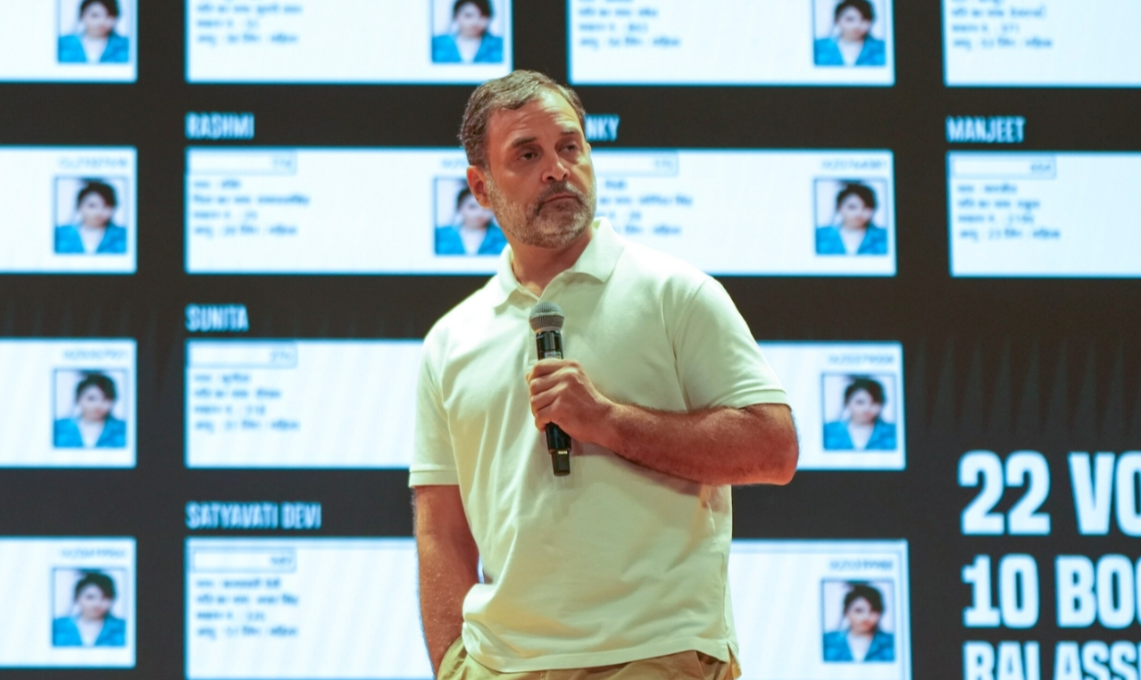 हरियाणा ‘वोट चोरी’ विवाद: राहुल गांधी का आरोप — 25 लाख फर्जी वोट, निर्वाचन आयोग ने बताया निराधार